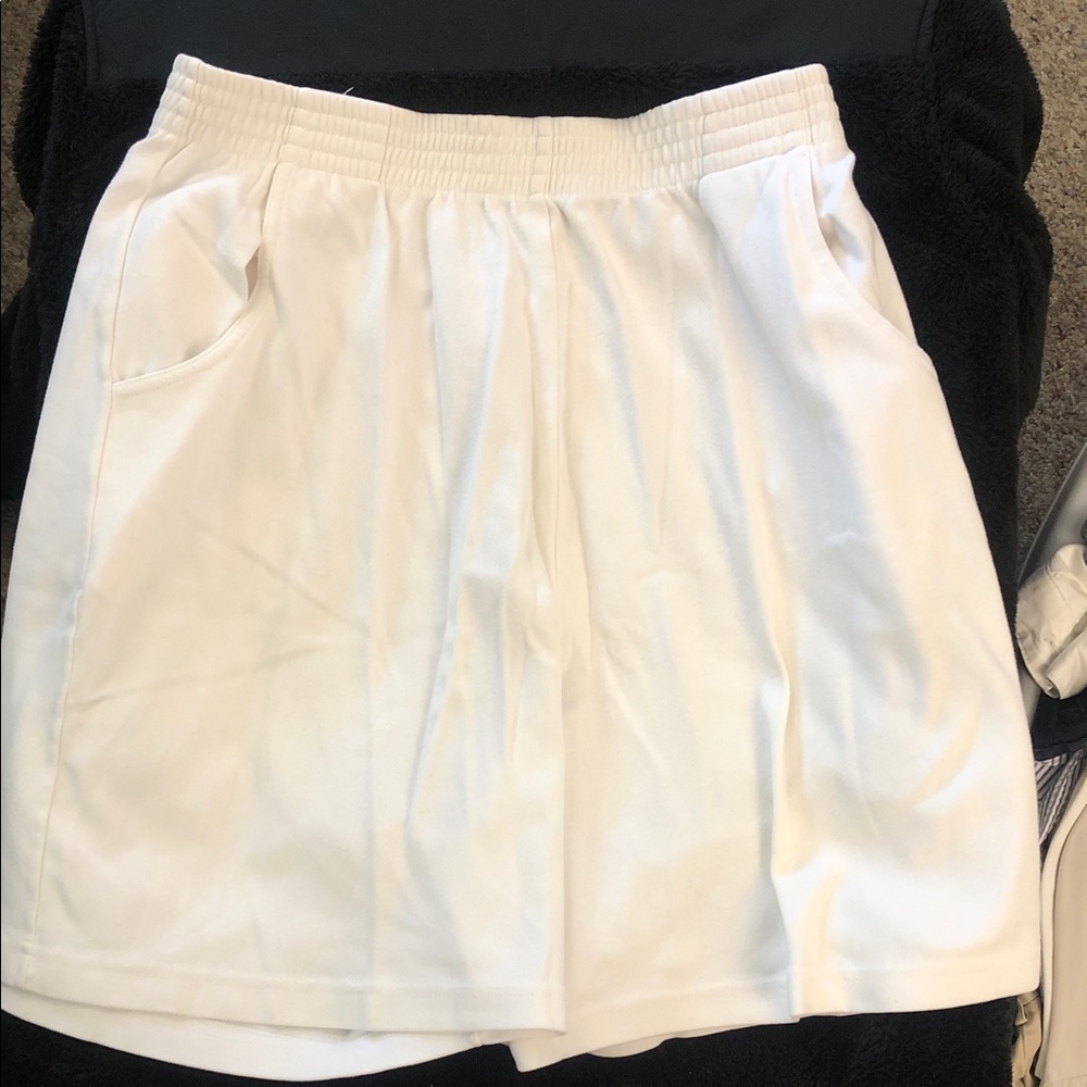 Laura Gayle White Elastic Waist shorts